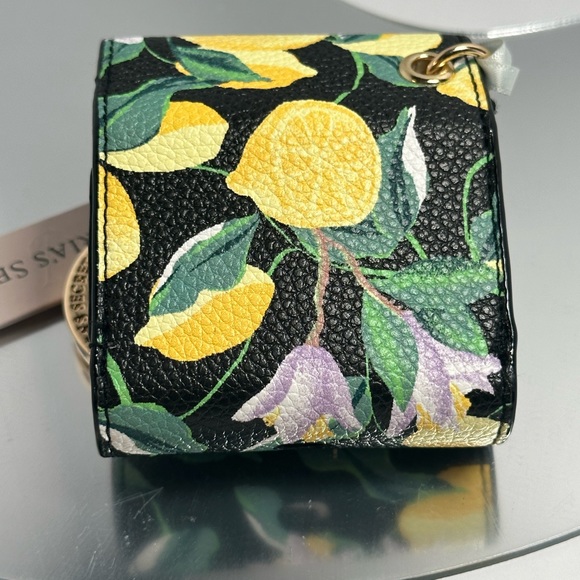 Victoria’s Secret Wireless Earbud Case - #401 - Picture 5 of 6